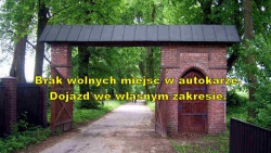 Czerwona brama i aleja lipowa przy Muzeum Henryka Sienkiewicza w Oblęgorku (źródło: jpaczkowska.blogspot.com)